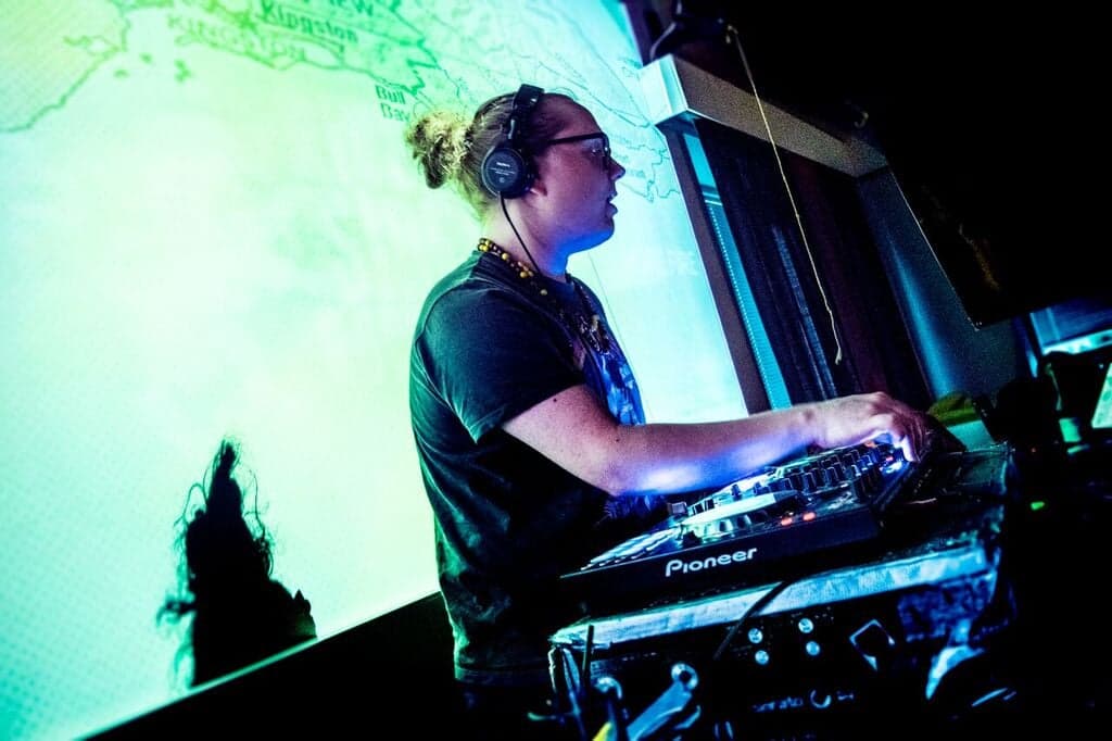 Eronn DJing